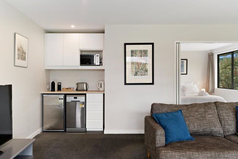 Photo of property in 28 Minaret Ridge, Wanaka, 9305