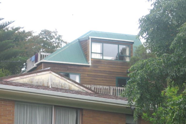 Photo of property in 2/82 Peach Road, Glenfield, Auckland, 0629