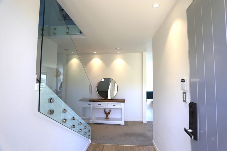 Photo of property in 104 Fairview Avenue, Fairview Heights, Auckland, 0632