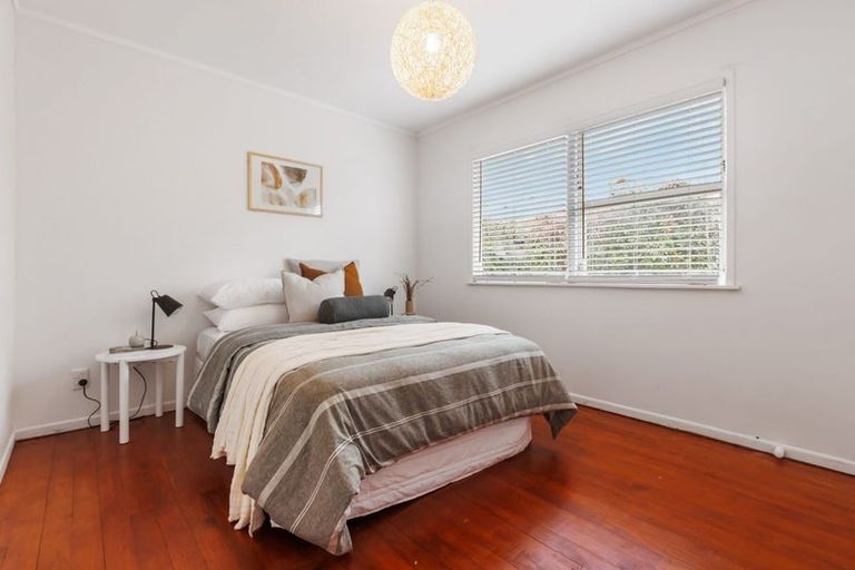 Photo of property in 1/49 Fairclough Road, Beach Haven, Auckland, 0626