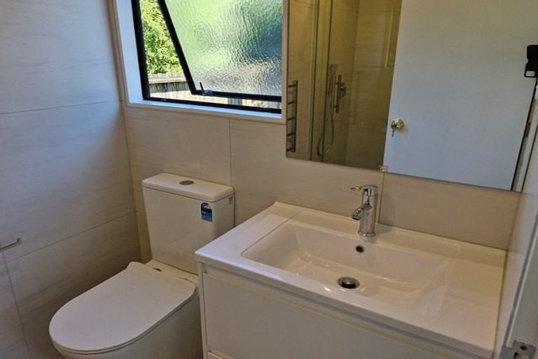 Photo of property in 12 Westergrove Place, West Harbour, Auckland, 0618