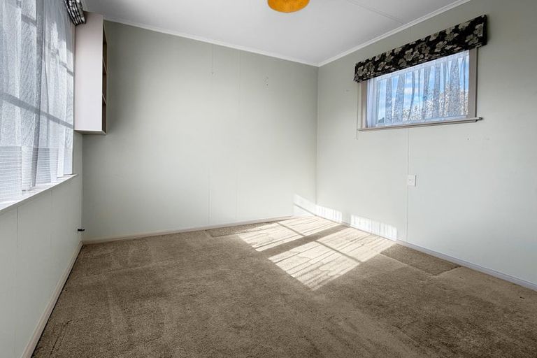 Photo of property in 44 Queenwood Road, Levin, 5510
