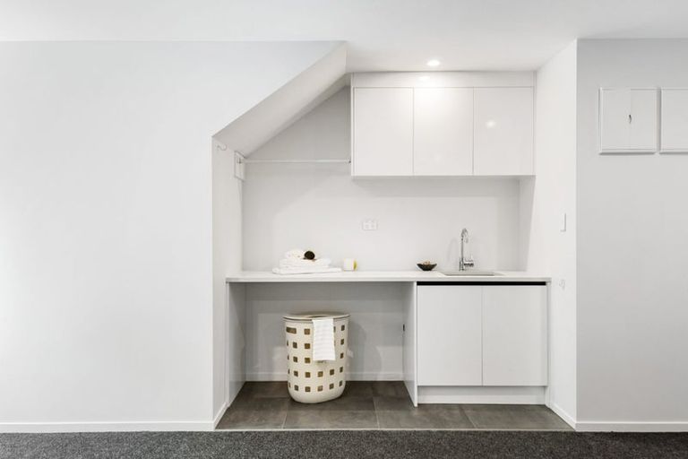 Photo of property in 43 Knights Road, Rothesay Bay, Auckland, 0630