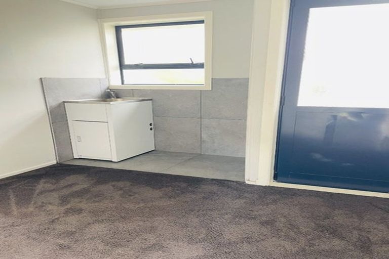 Photo of property in 40 Woodside Road, Massey, Auckland, 0614