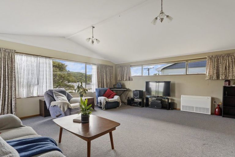 Photo of property in 61 Milton Terrace, Picton, 7220