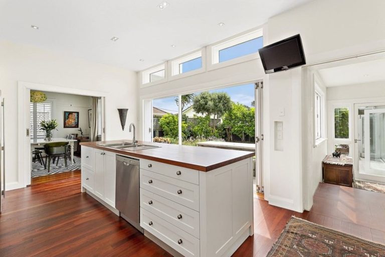 Photo of property in 45 Burnham Street, Seatoun, Wellington, 6022