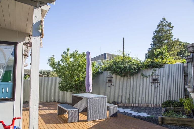 Photo of property in 43 Strid Road, Te Atatu South, Auckland, 0610
