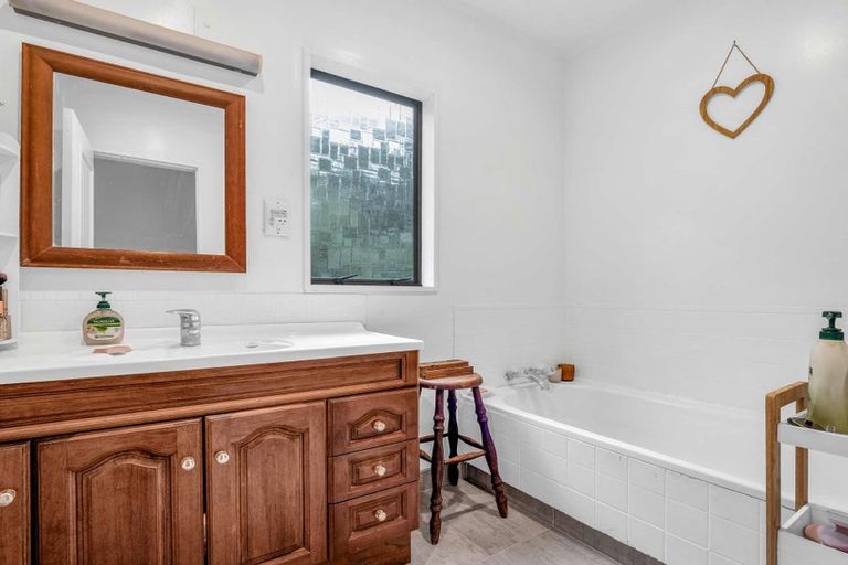 Photo of property in 13 Felstead Street, Birkenhead, Auckland, 0626