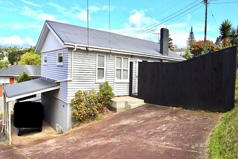 Photo of property in 109 Target Road, Totara Vale, Auckland, 0629