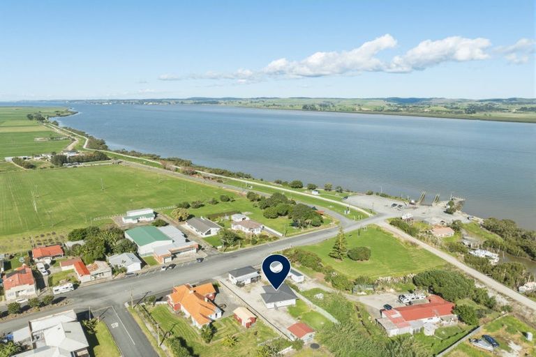 Photo of property in 16 Ruawai Wharf Road, Ruawai, 0530
