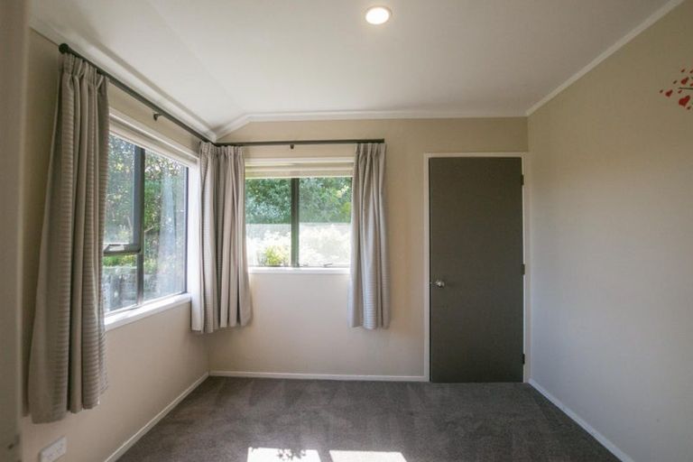 Photo of property in 3 Cairnbrae Court, Northcross, Auckland, 0632