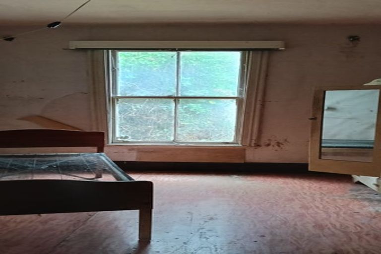 Photo of property in 28 Highbury Road, Highbury, Wellington, 6012