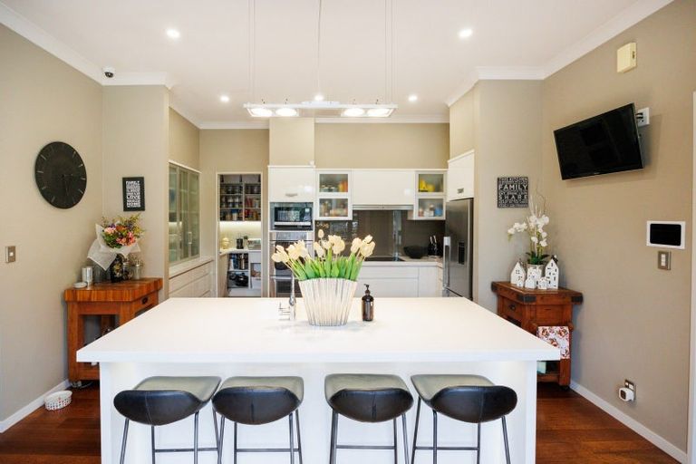 Photo of property in 7 Titirangi Drive, Fitzherbert, Palmerston North, 4471