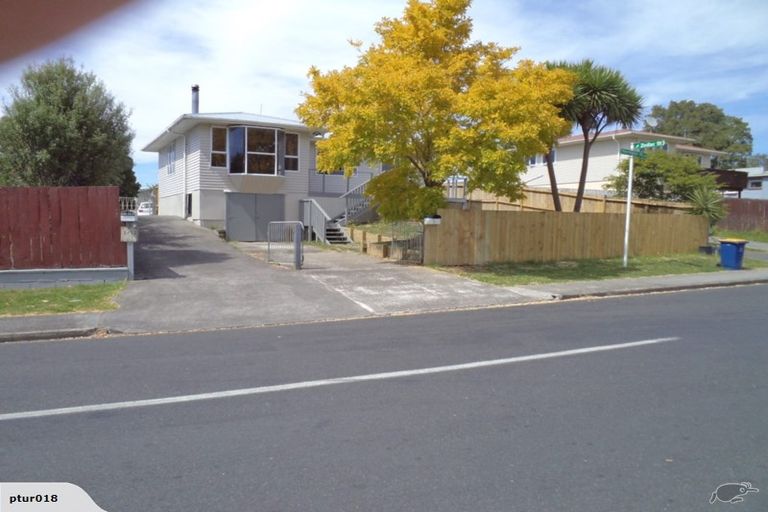 Photo of property in 1/52 Harrington Road, Henderson, Auckland, 0610