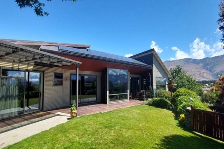 Photo of property in 9 Fastness Crescent, Wanaka, 9305