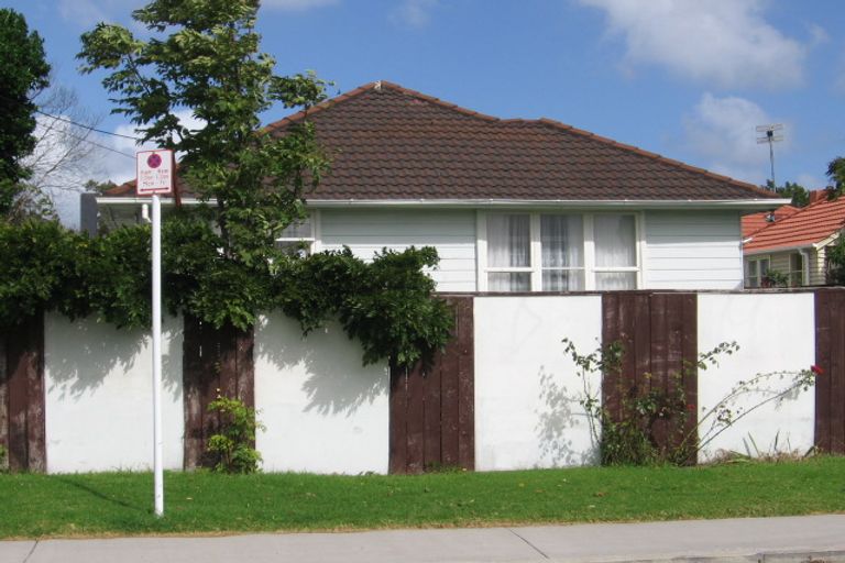 Photo of property in 1/25 Edwards Avenue, Henderson, Auckland, 0610