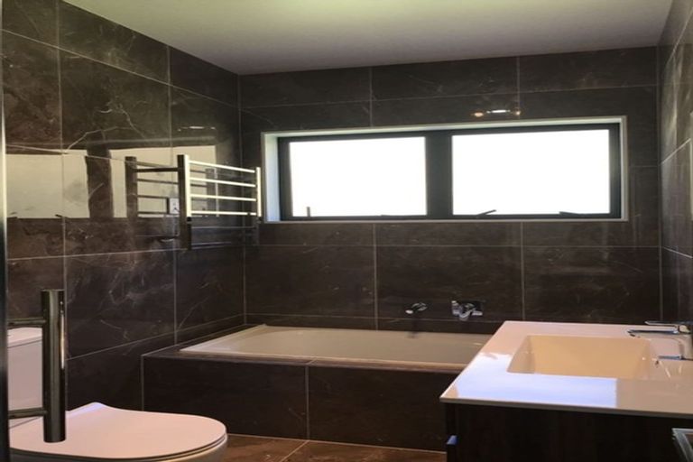 Photo of property in 3 Gamble Way, Massey, Auckland, 0614