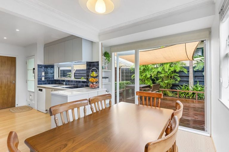 Photo of property in 3 Macnay Way, Murrays Bay, Auckland, 0630