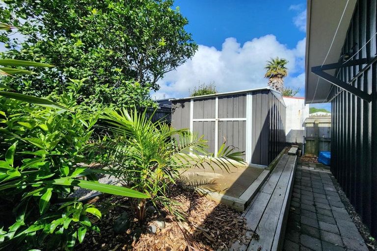 Photo of property in 8 Hussey Street, Oakura, 4314