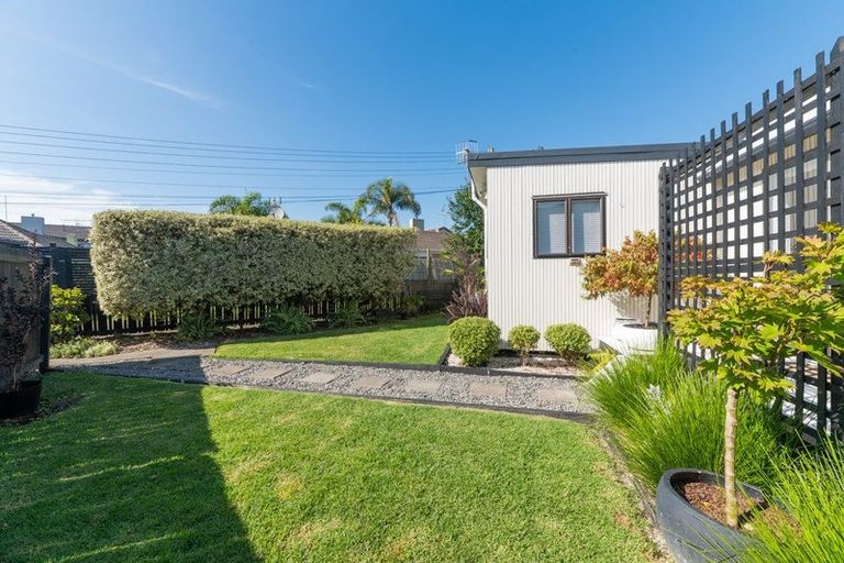 Photo of property in 129a Nile Road, Milford, Auckland, 0620