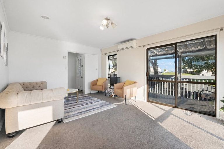 Photo of property in 10 Rena Place, West Harbour, Auckland, 0618