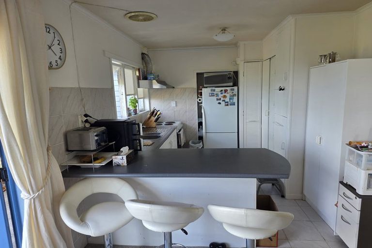 Photo of property in 521 East Coast Road, Murrays Bay, Auckland, 0630