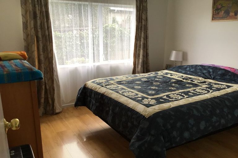 Photo of property in 11 Gloria Avenue, Te Atatu Peninsula, Auckland, 0610