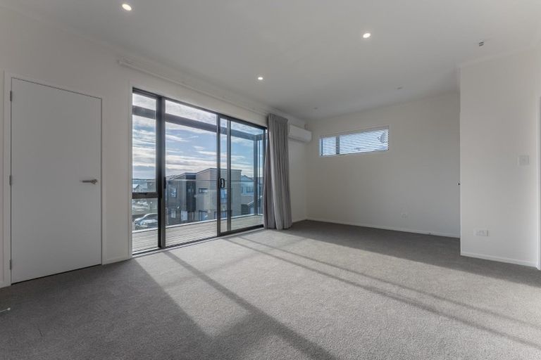 Photo of property in 17/1 Scott Road, Hobsonville, Auckland, 0616