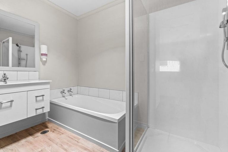 Photo of property in 28 Lili Chen Way, Mangere Bridge, Auckland, 2022