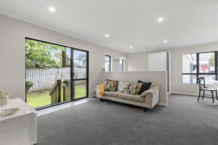 Photo of property in 99 Kemp Road, Massey, Auckland, 0614