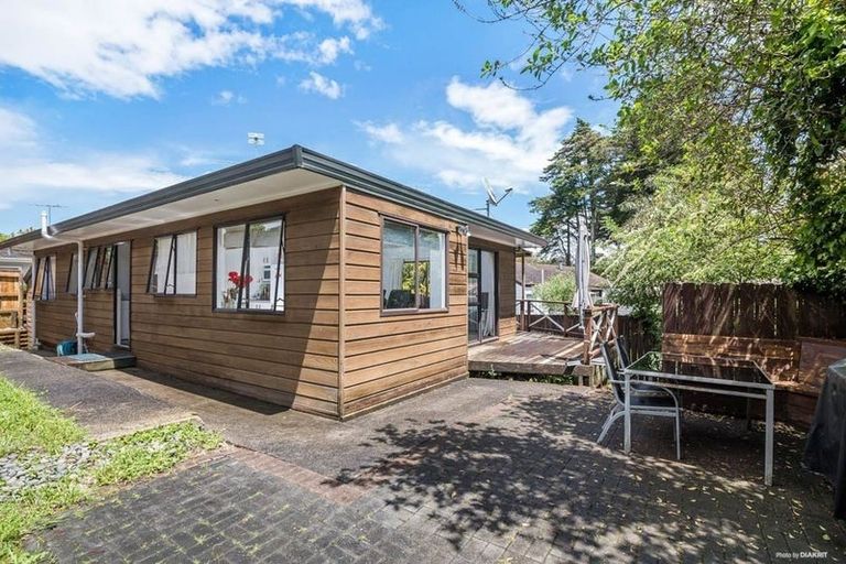 Photo of property in 1/13 Trengove Place, West Harbour, Auckland, 0618
