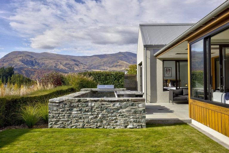 Photo of property in 2 Owen Marshall Lane, Arrowtown, 9371