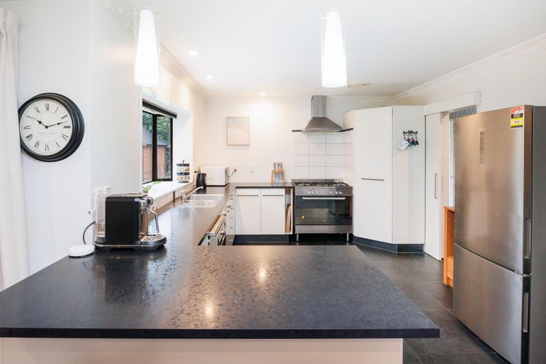 Photo of property in 77 Pacific Drive, Fitzherbert, Palmerston North, 4410