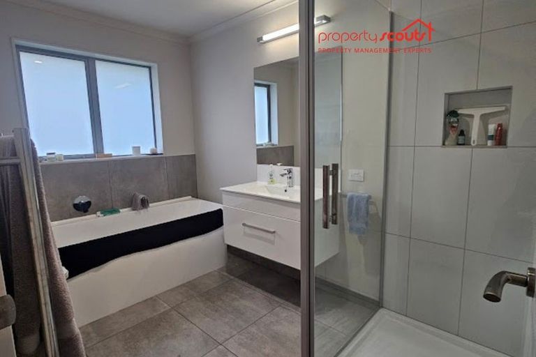 Photo of property in 12 Kingi Te Ahoaho Place, Otaki, 5512