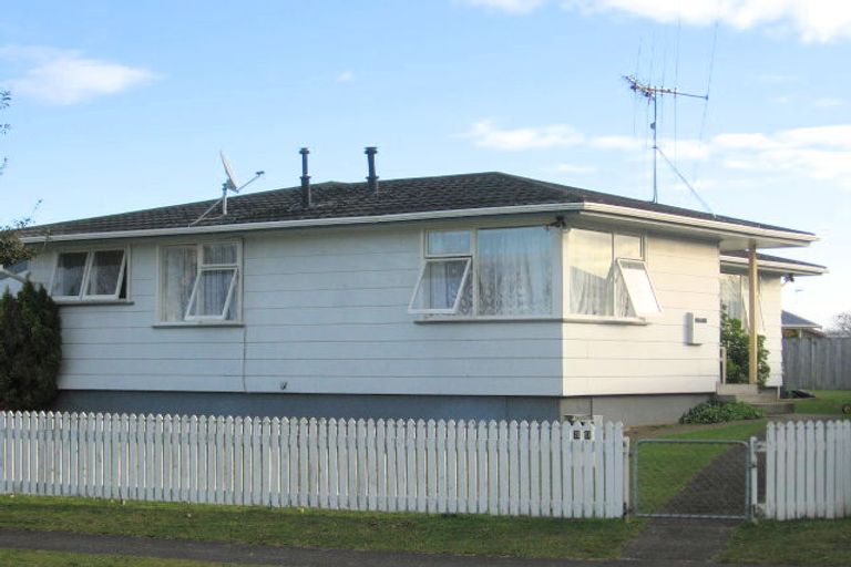 Photo of property in 30 Oakfield Crescent, Pukete, Hamilton, 3200
