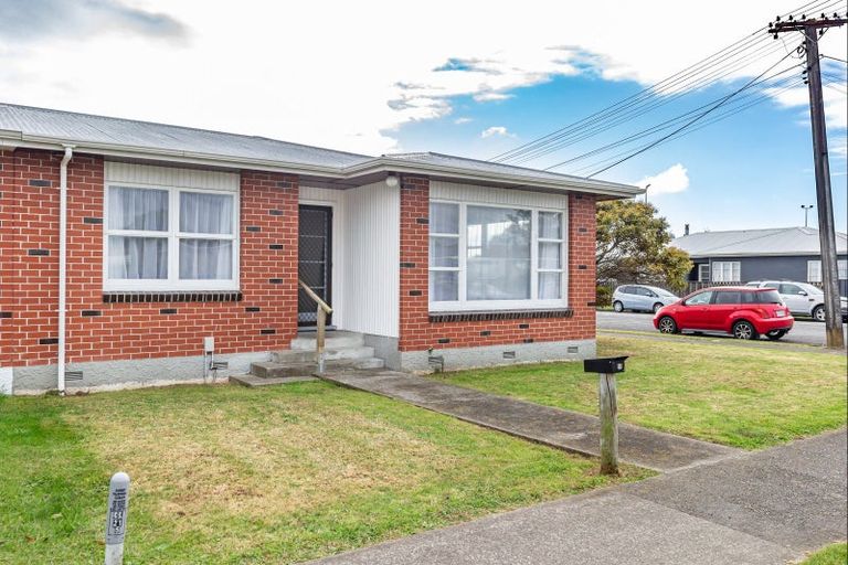 Photo of property in 57 Weraroa Road, Levin, 5510