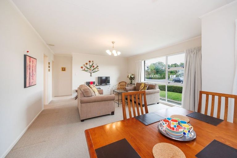 Photo of property in 2 Wharite Place, Awapuni, Palmerston North, 4412