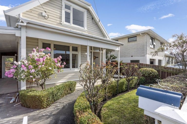 Photo of property in 120 Hargest Crescent, Saint Clair, Dunedin, 9012