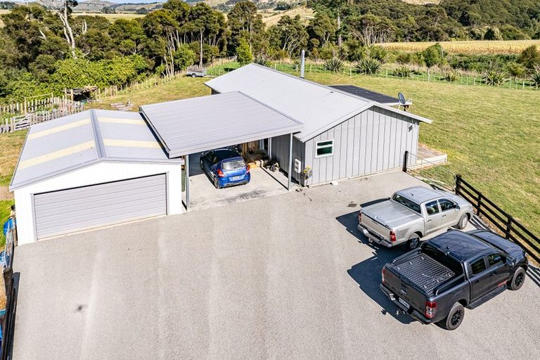 Photo of property in 1597 Turakina Valley Road, Marton, Whanganui, 4581