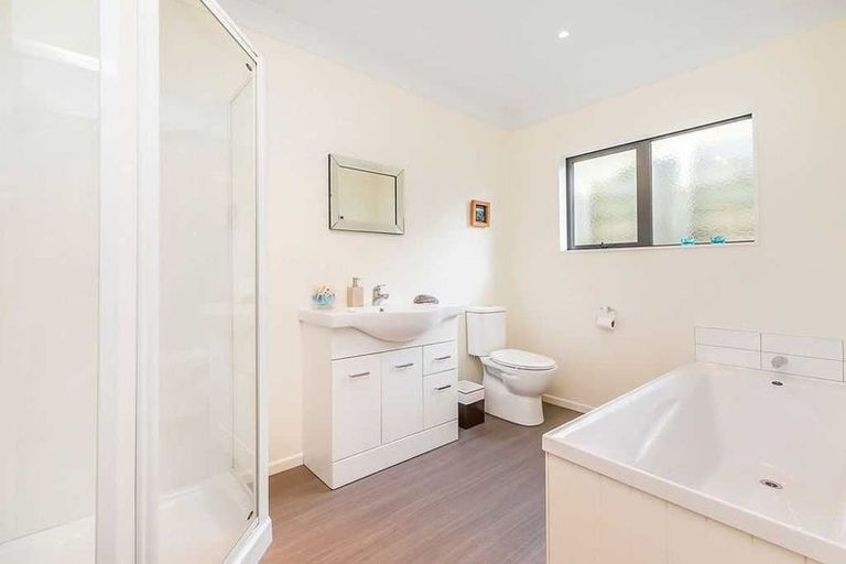 Photo of property in 72 Staithes Drive North, Whitby, Porirua, 5024