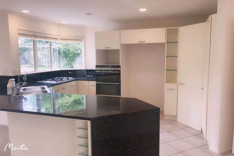 Photo of property in 98 Landing Drive, Albany, Auckland, 0632