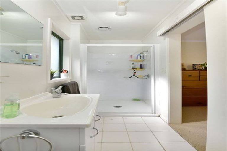 Photo of property in 33a Kia Ora Road, Beach Haven, Auckland, 0626