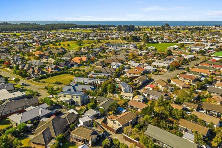 Photo of property in 1/102a Queenspark Drive, Parklands, Christchurch, 8083