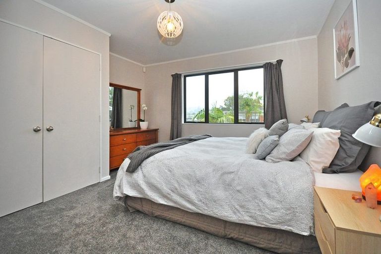 Photo of property in 27a Tahi Terrace, Glen Eden, Auckland, 0602
