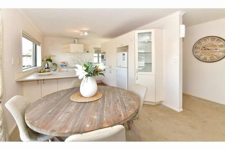 Photo of property in 19 Francis Skinner Place, Orewa, 0931