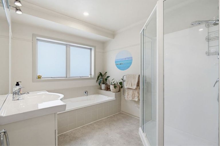 Photo of property in 636 Grenada Street, Papamoa Beach, Papamoa, 3118