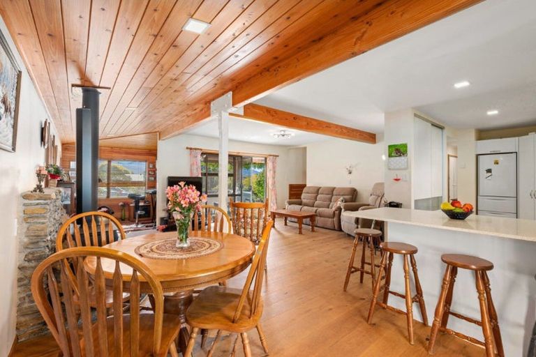 Photo of property in 21 Heuchan Lane, Wanaka, 9305