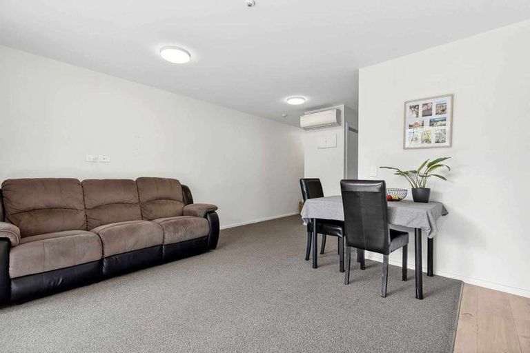 Photo of property in Northlight Apartments, 2/14 Fryer Street, Queenstown, 9300