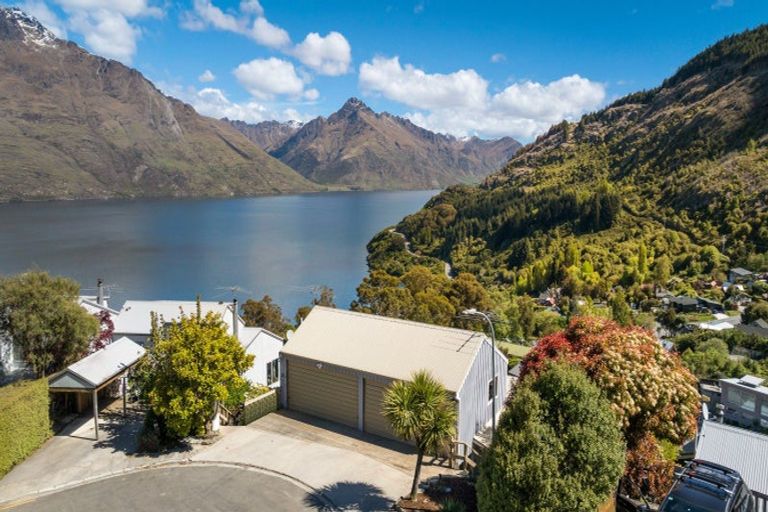 Photo of property in 32b Mackinnon Terrace, Sunshine Bay, Queenstown, 9300