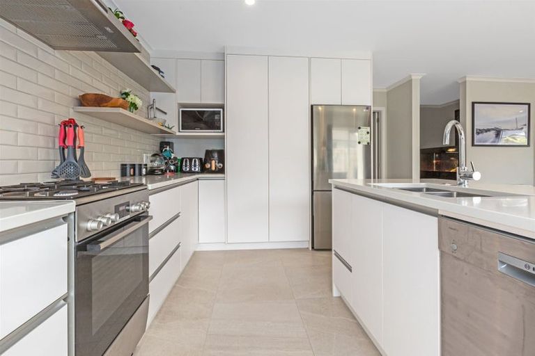 Photo of property in 31 Henrietta Maxwell Grove, Wainuiomata, Lower Hutt, 5014